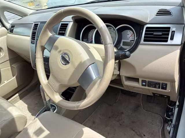 NISSAN TIIDA LATIO