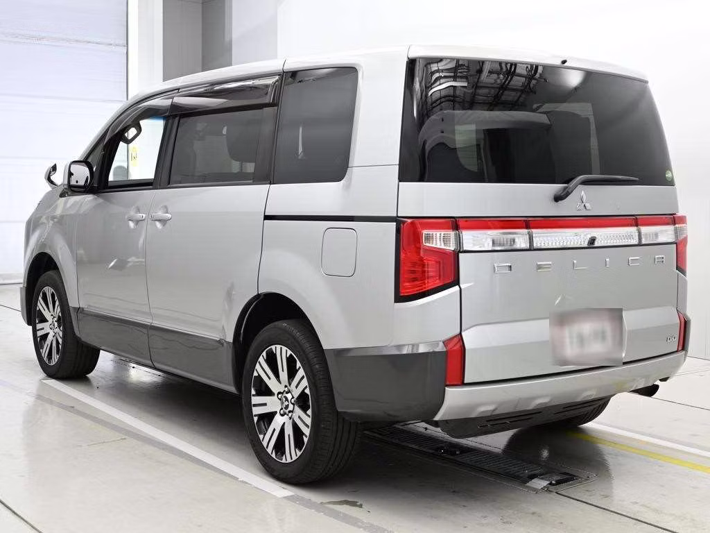 MITSUBISHI DELICA D:5