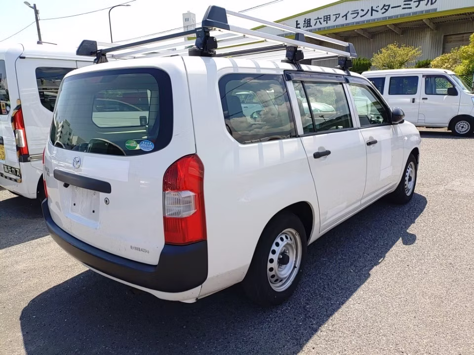 MAZDA FAMILIA