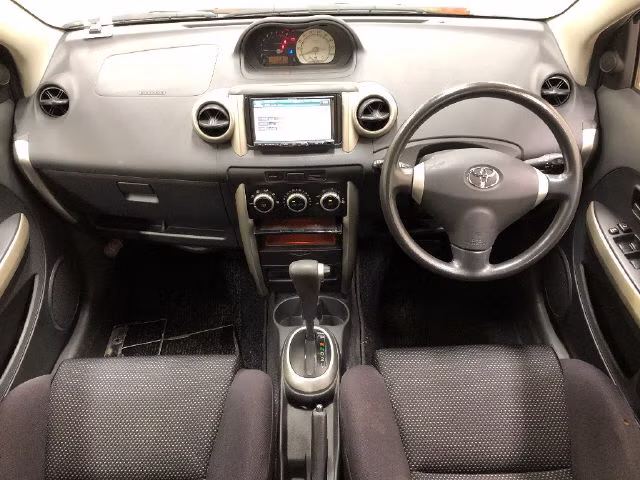 TOYOTA IST