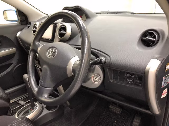 TOYOTA IST