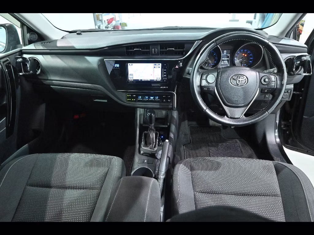 TOYOTA AURIS