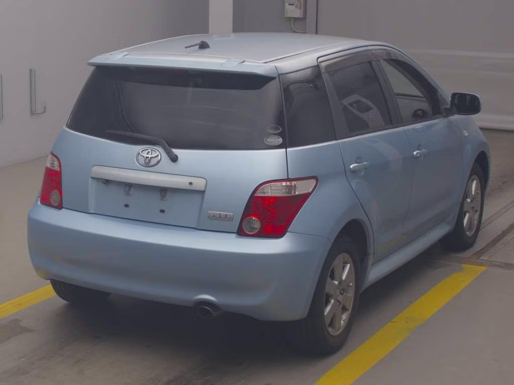 TOYOTA IST
