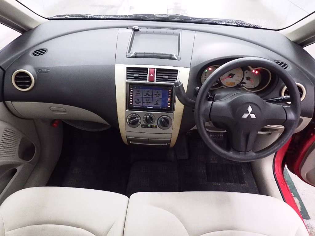 MITSUBISHI COLT