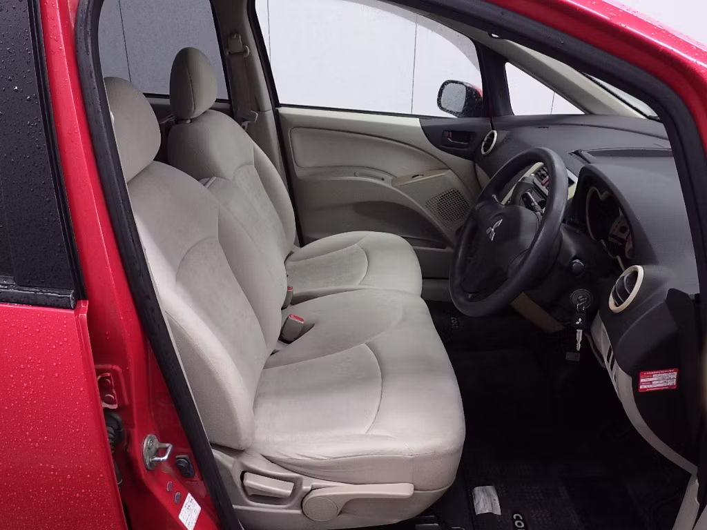 MITSUBISHI COLT