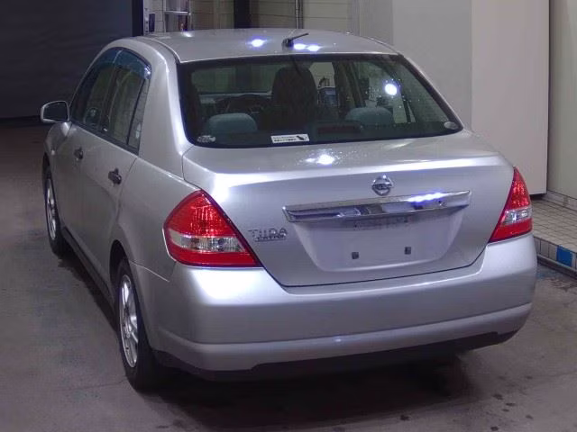 NISSAN TIIDA LATIO