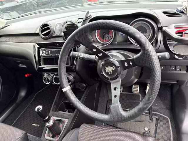SUZUKI SWIFT