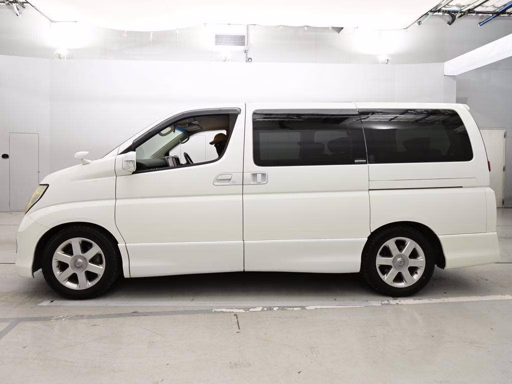 NISSAN ELGRAND