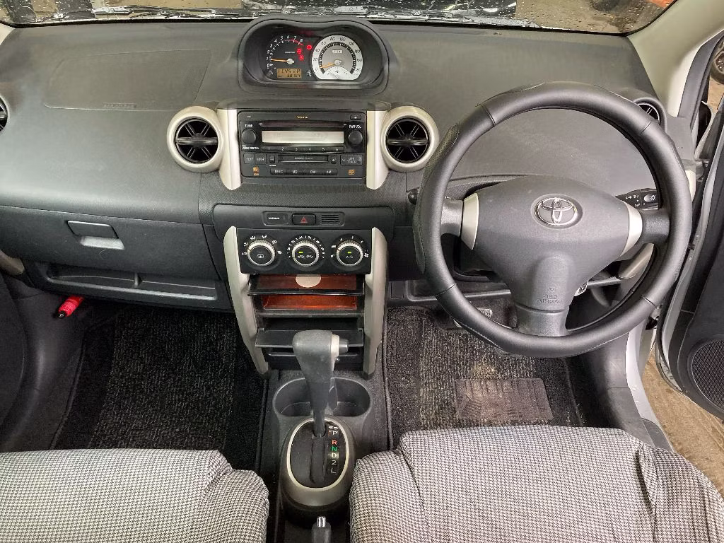 TOYOTA IST
