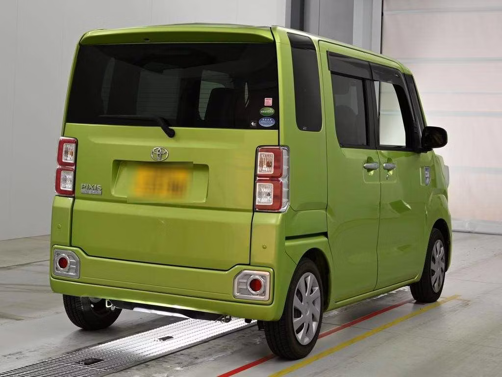 TOYOTA PIXIS MEGA
