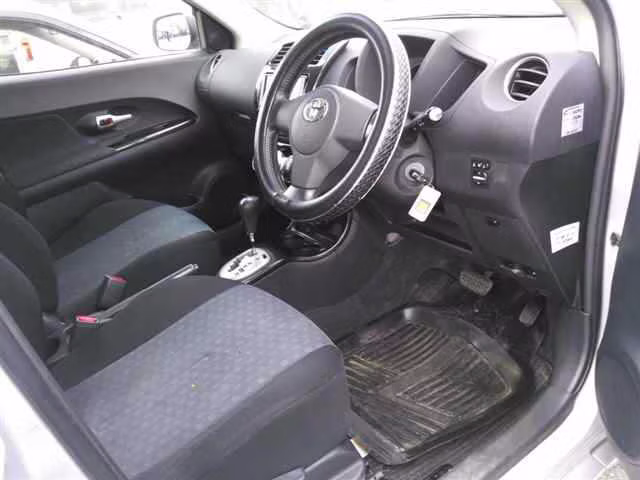 TOYOTA IST
