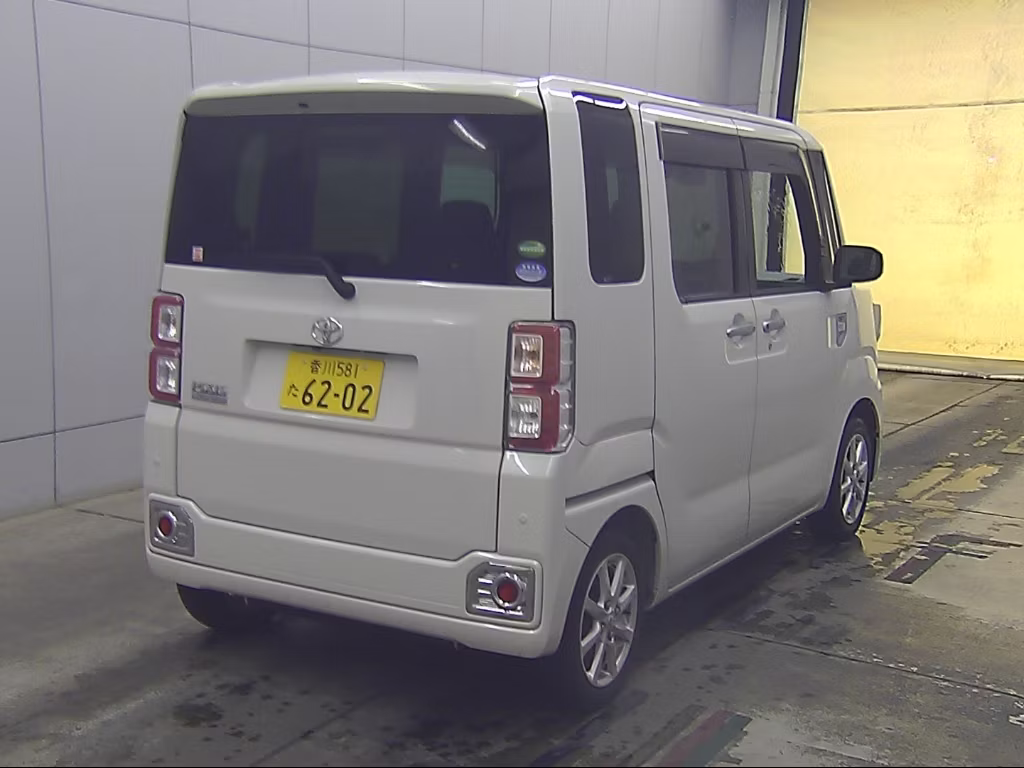 TOYOTA PIXIS MEGA