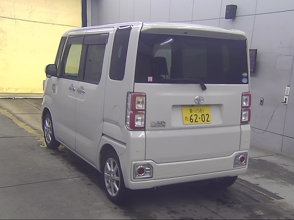 TOYOTA PIXIS MEGA