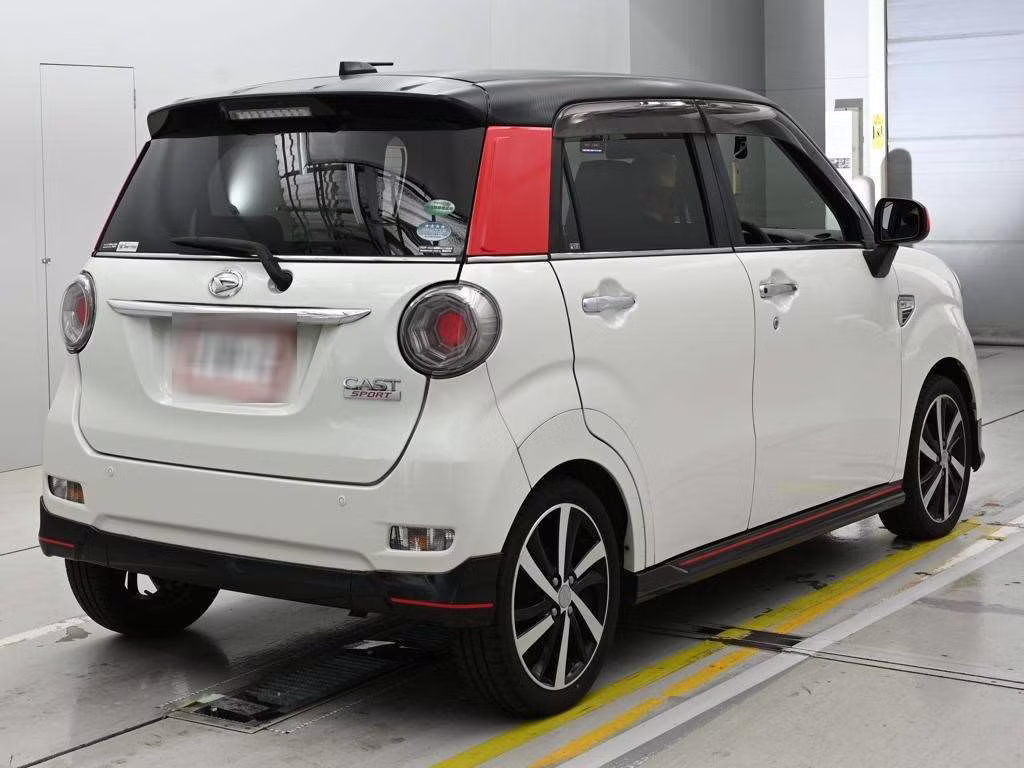 DAIHATSU CAST