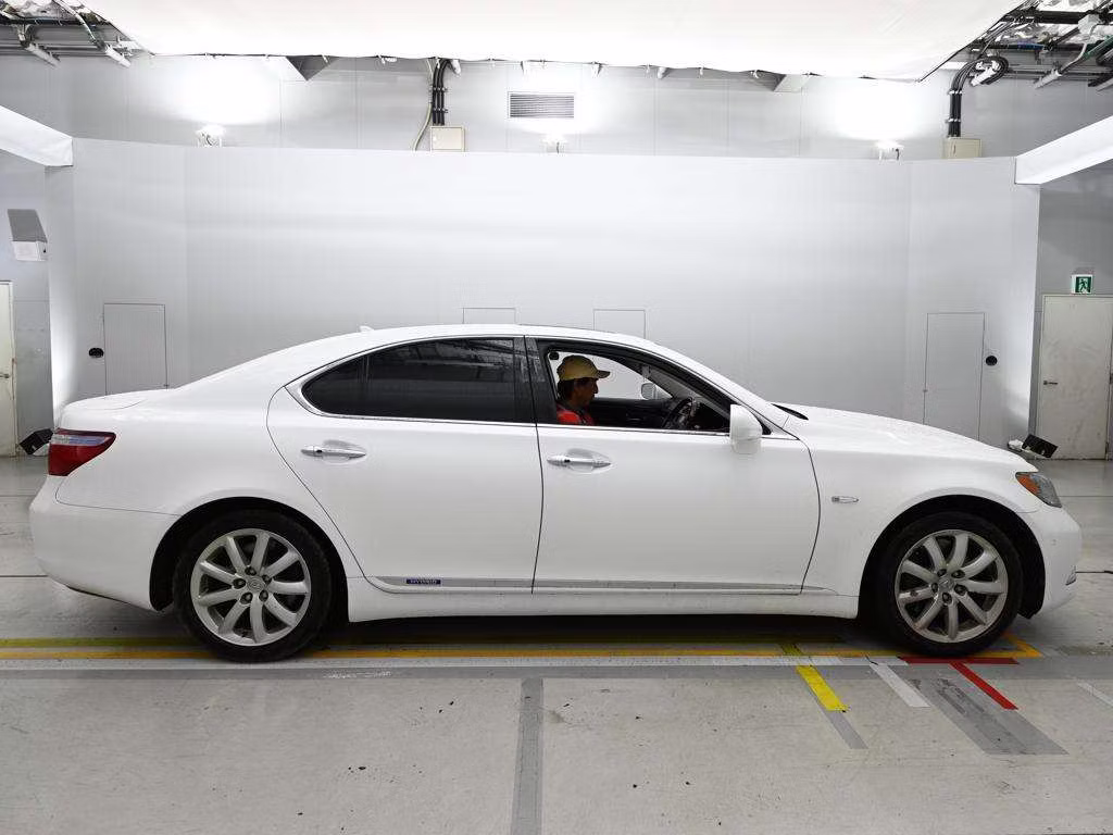 LEXUS LS600H