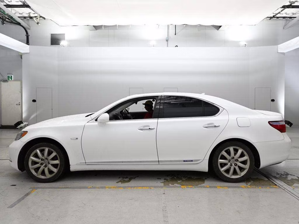 LEXUS LS600H