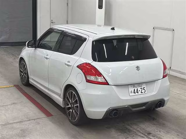 SUZUKI SWIFT