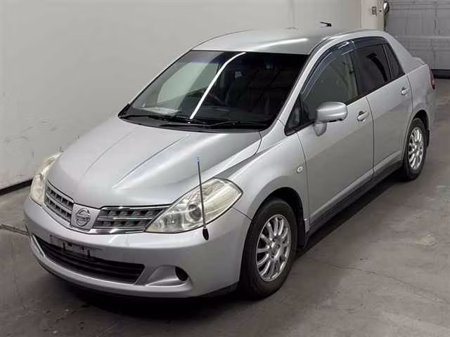 NISSAN TIIDA LATIO