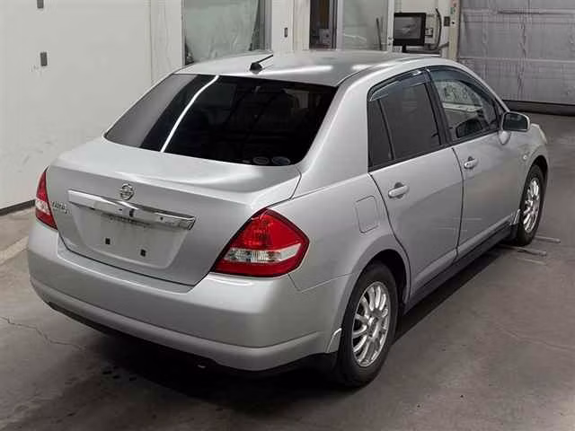 NISSAN TIIDA LATIO