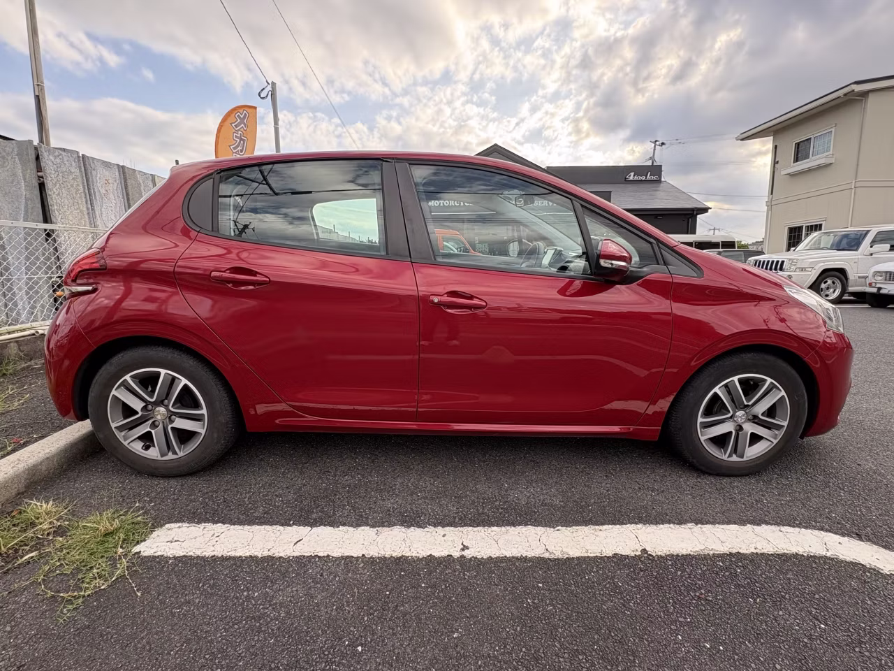 PEUGEOT 208