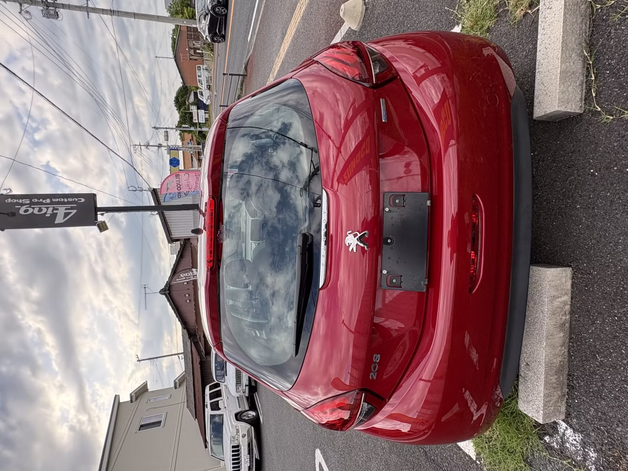 PEUGEOT 208