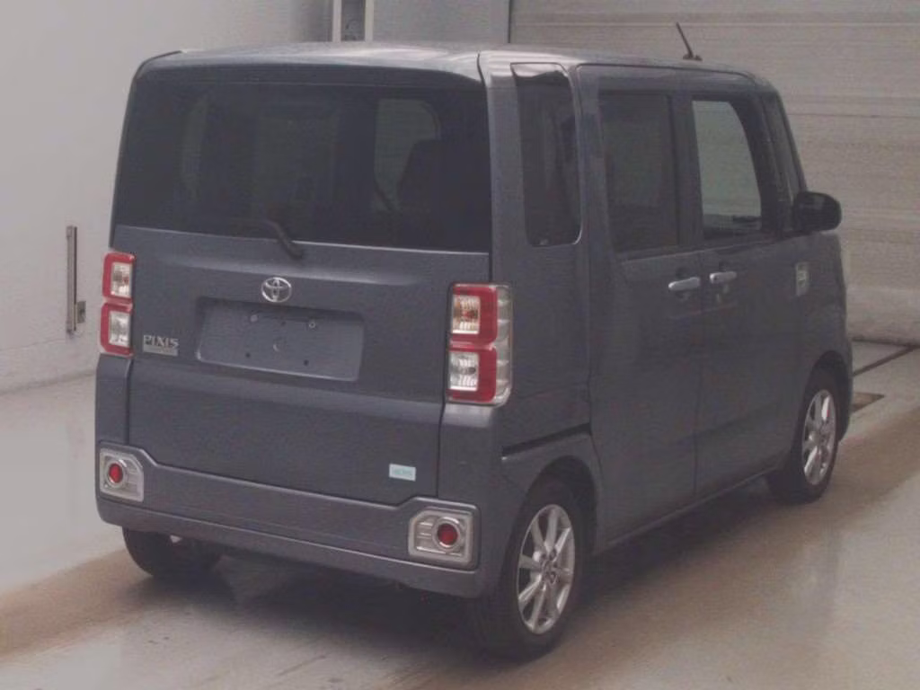 TOYOTA PIXIS MEGA