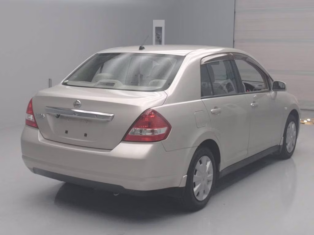 NISSAN TIIDA LATIO