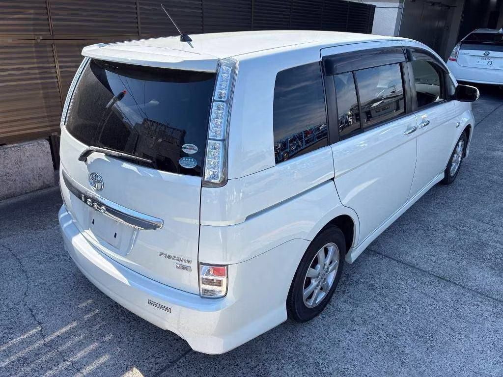 TOYOTA ISIS