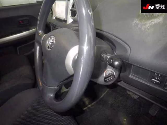 TOYOTA IST