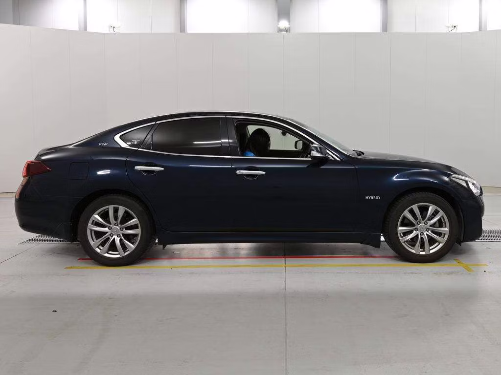 NISSAN FUGA