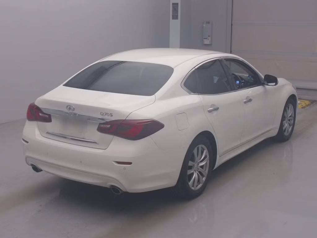 NISSAN FUGA