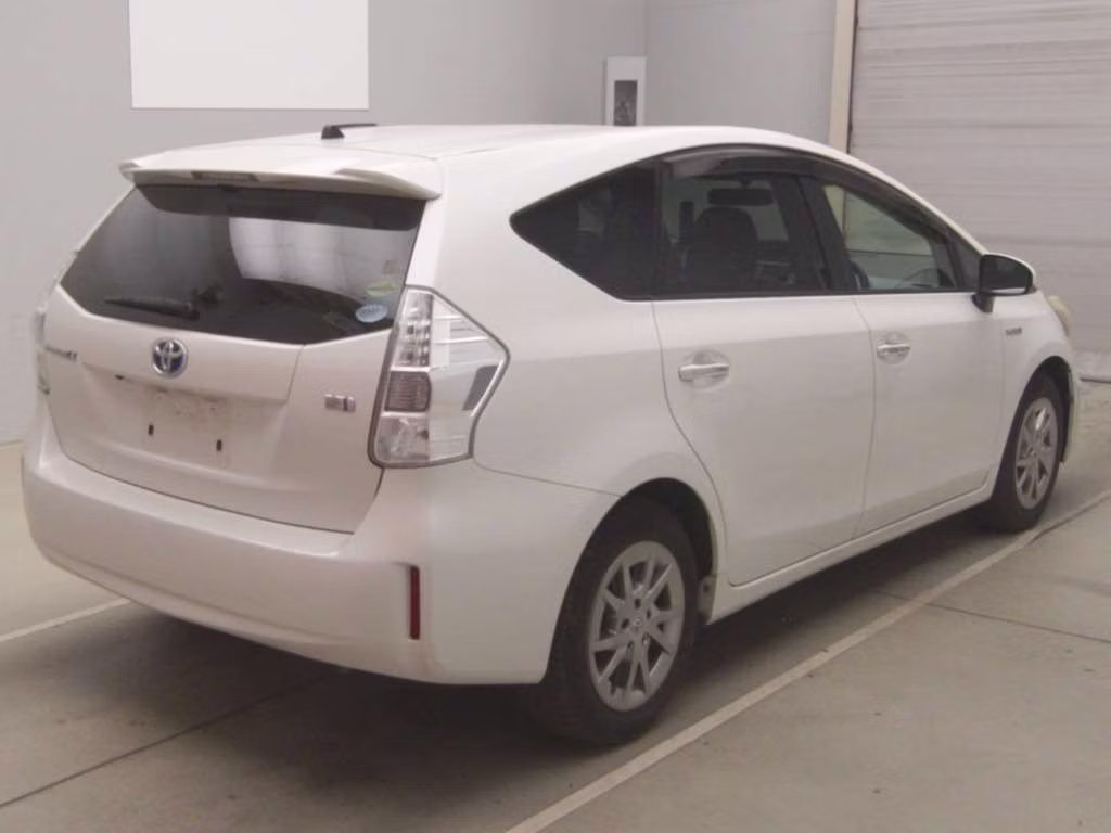 TOYOTA PRIUS ALPHA