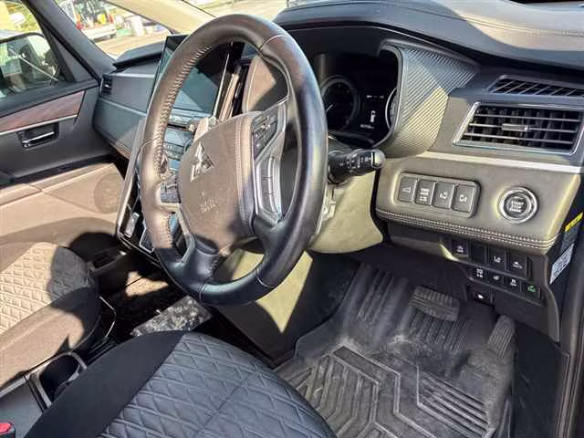 MITSUBISHI DELICA D:5