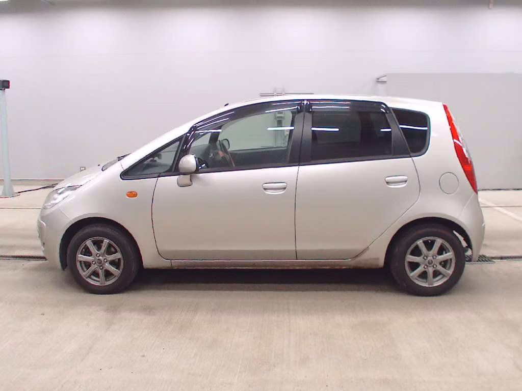 MITSUBISHI COLT