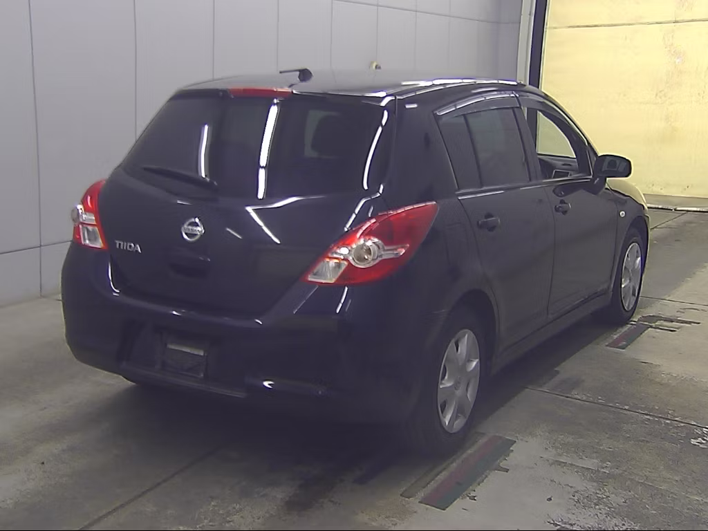 NISSAN TIIDA