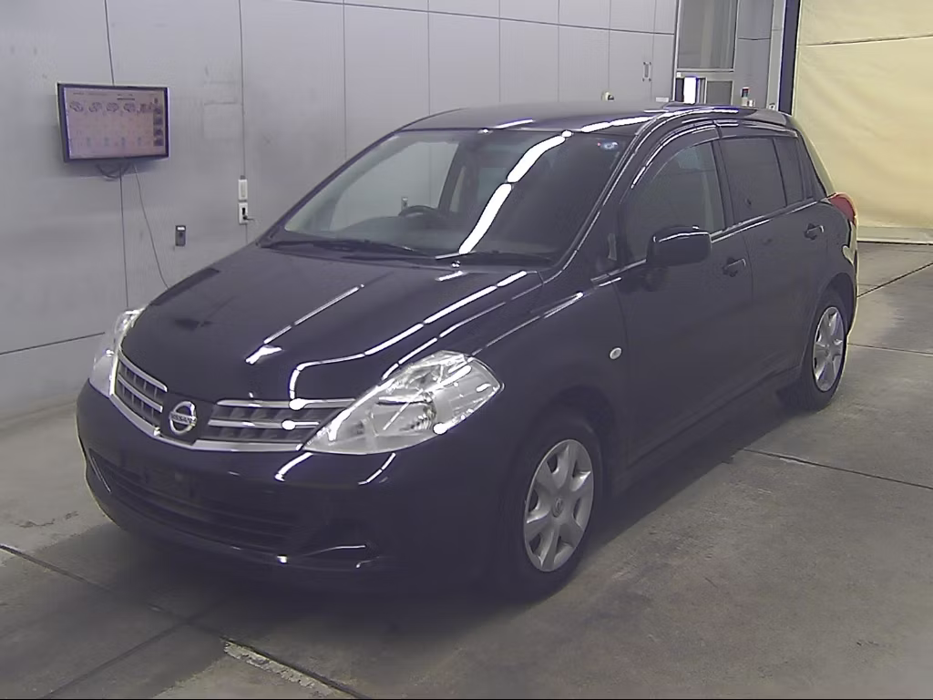 NISSAN TIIDA