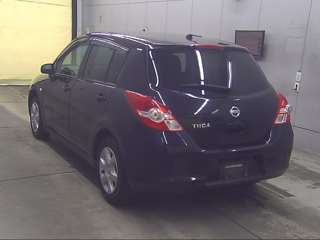 NISSAN TIIDA