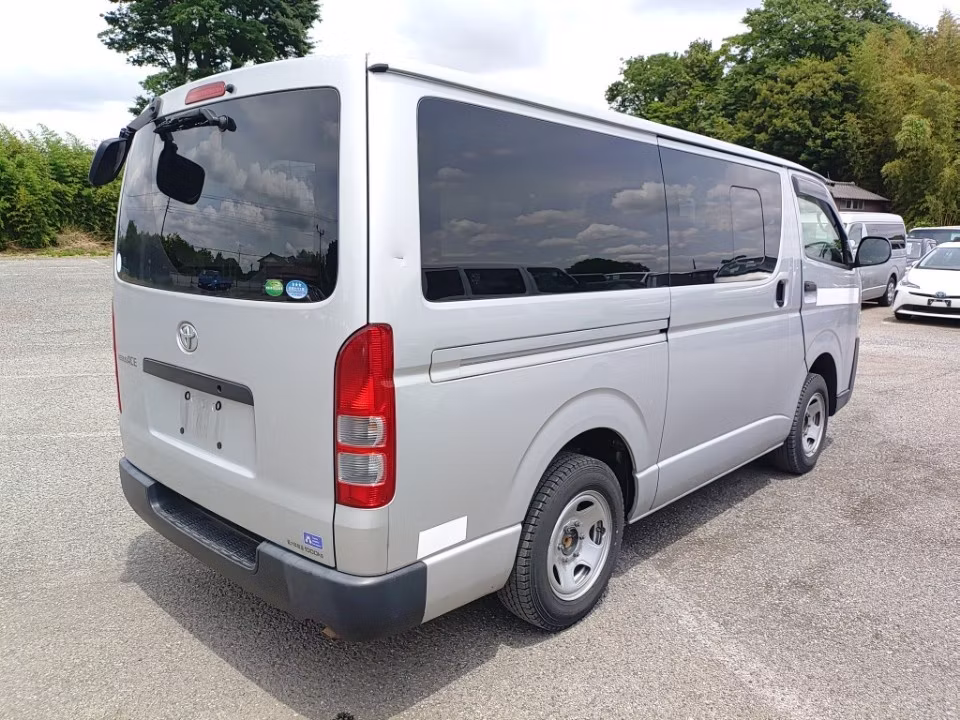 TOYOTA REGIUS ACE