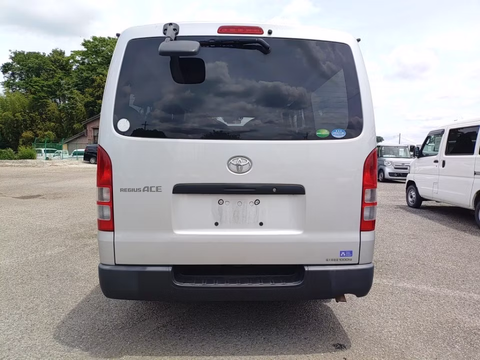TOYOTA REGIUS ACE