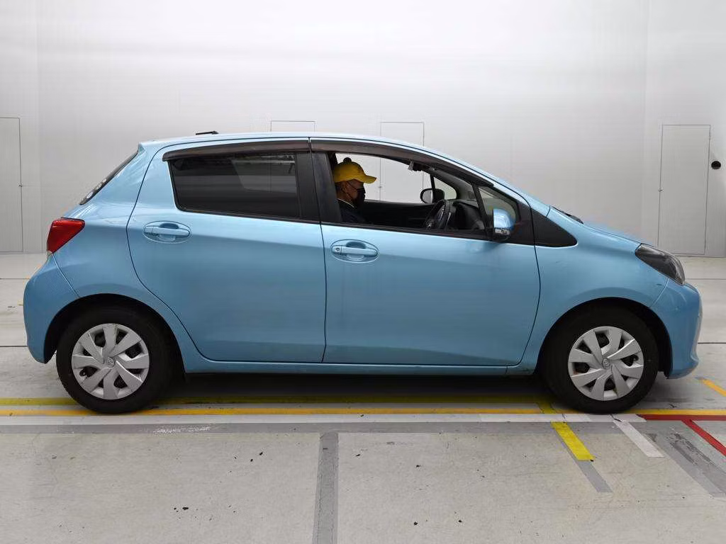 TOYOTA VITZ