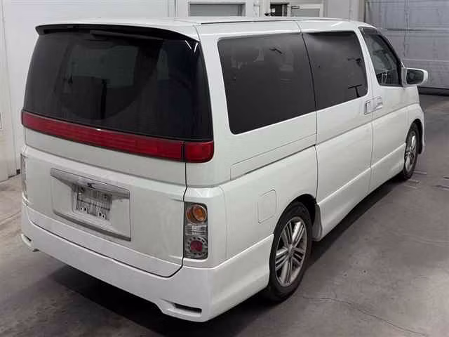 NISSAN ELGRAND