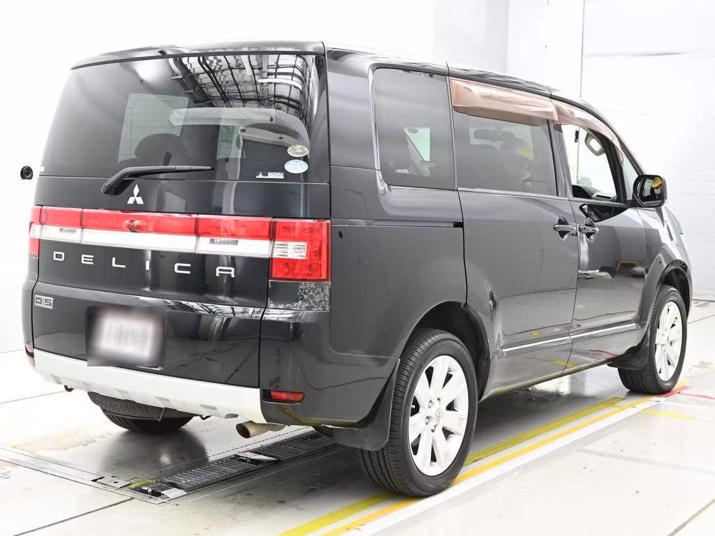 MITSUBISHI DELICA D:5