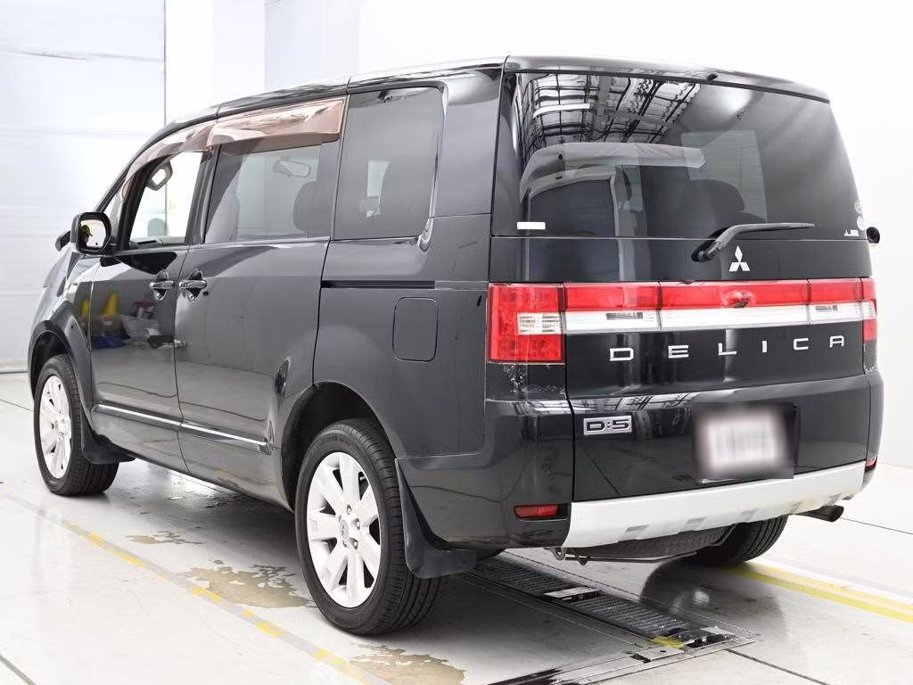 MITSUBISHI DELICA D:5