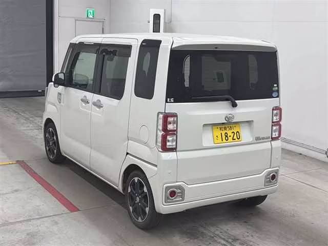 DAIHATSU WAKE