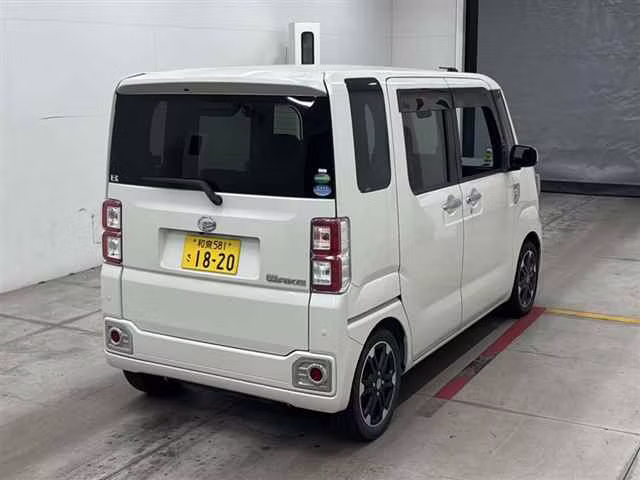 DAIHATSU WAKE