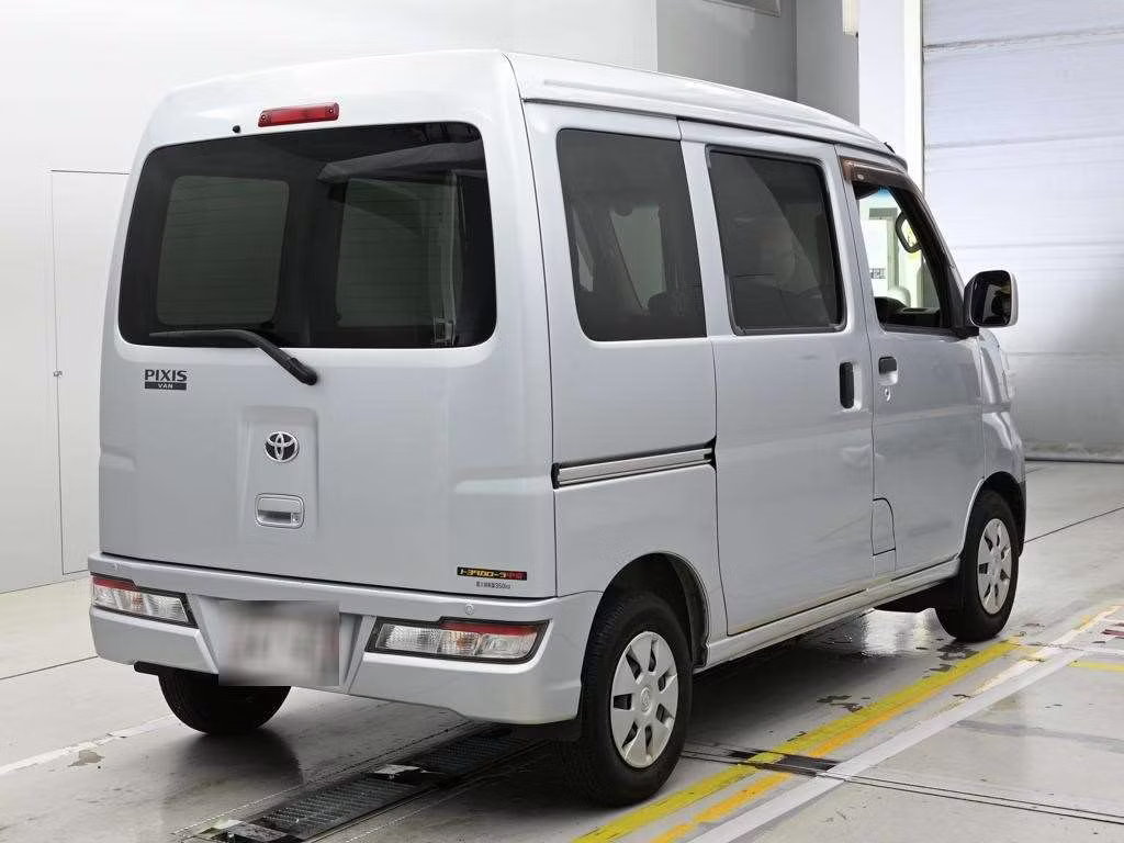 TOYOTA PIXIS VAN