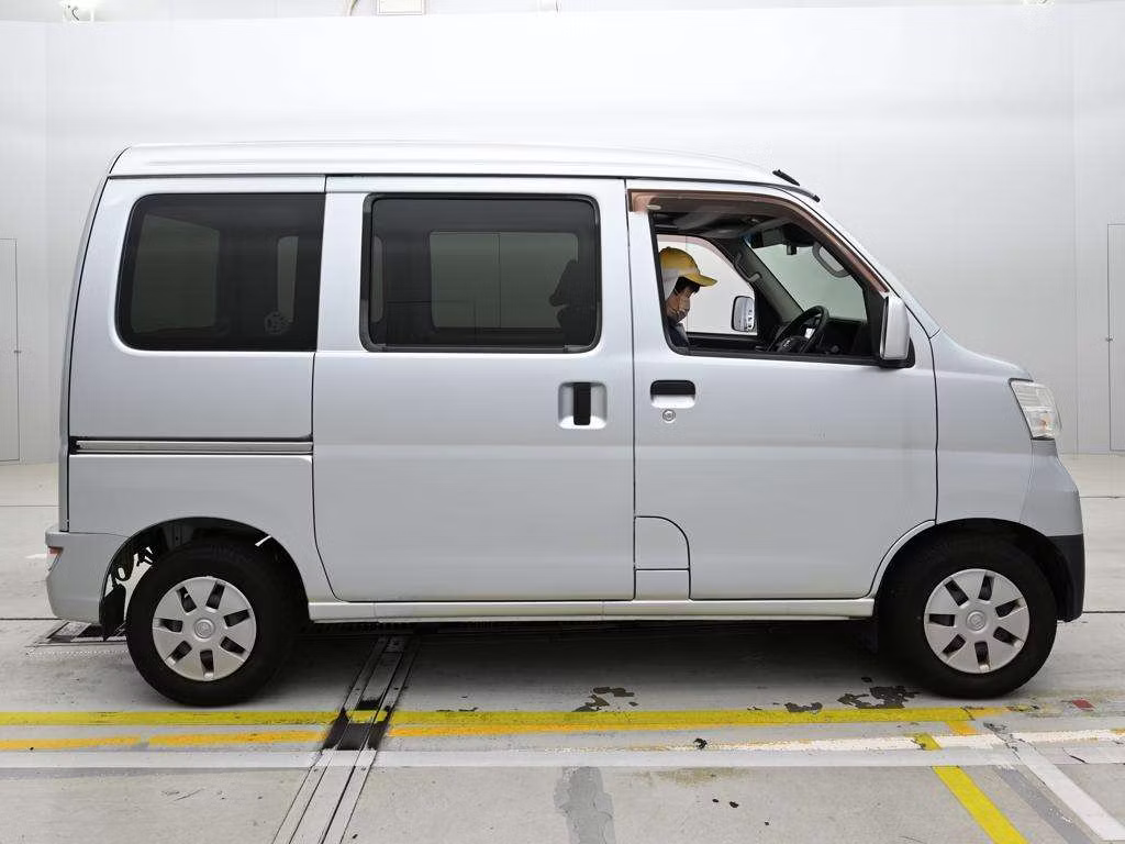 TOYOTA PIXIS VAN