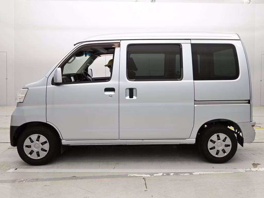 TOYOTA PIXIS VAN
