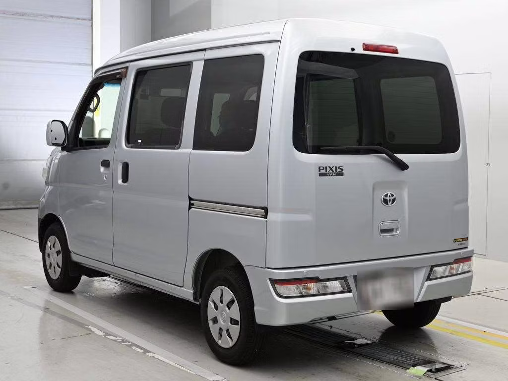 TOYOTA PIXIS VAN