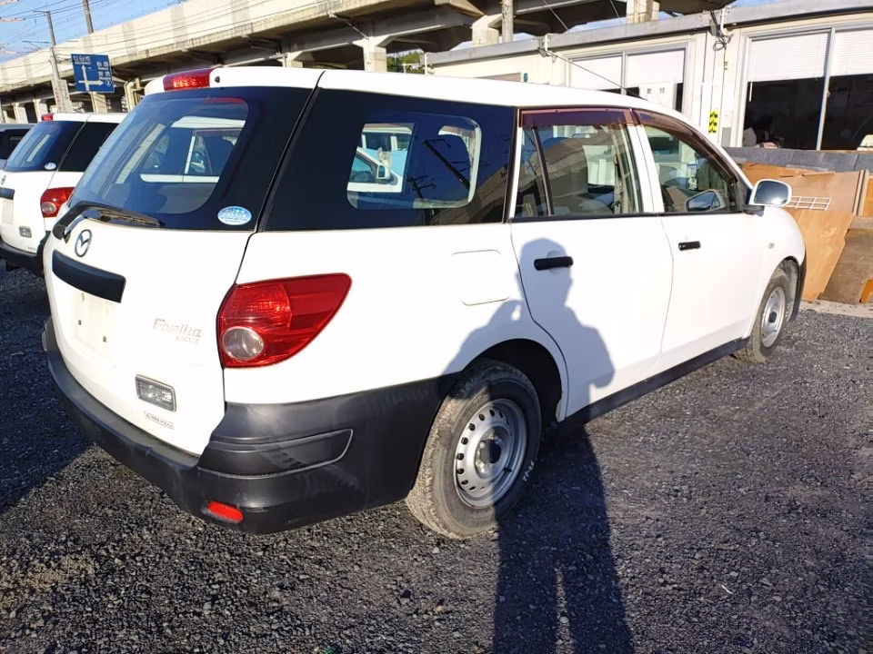 MAZDA FAMILIA